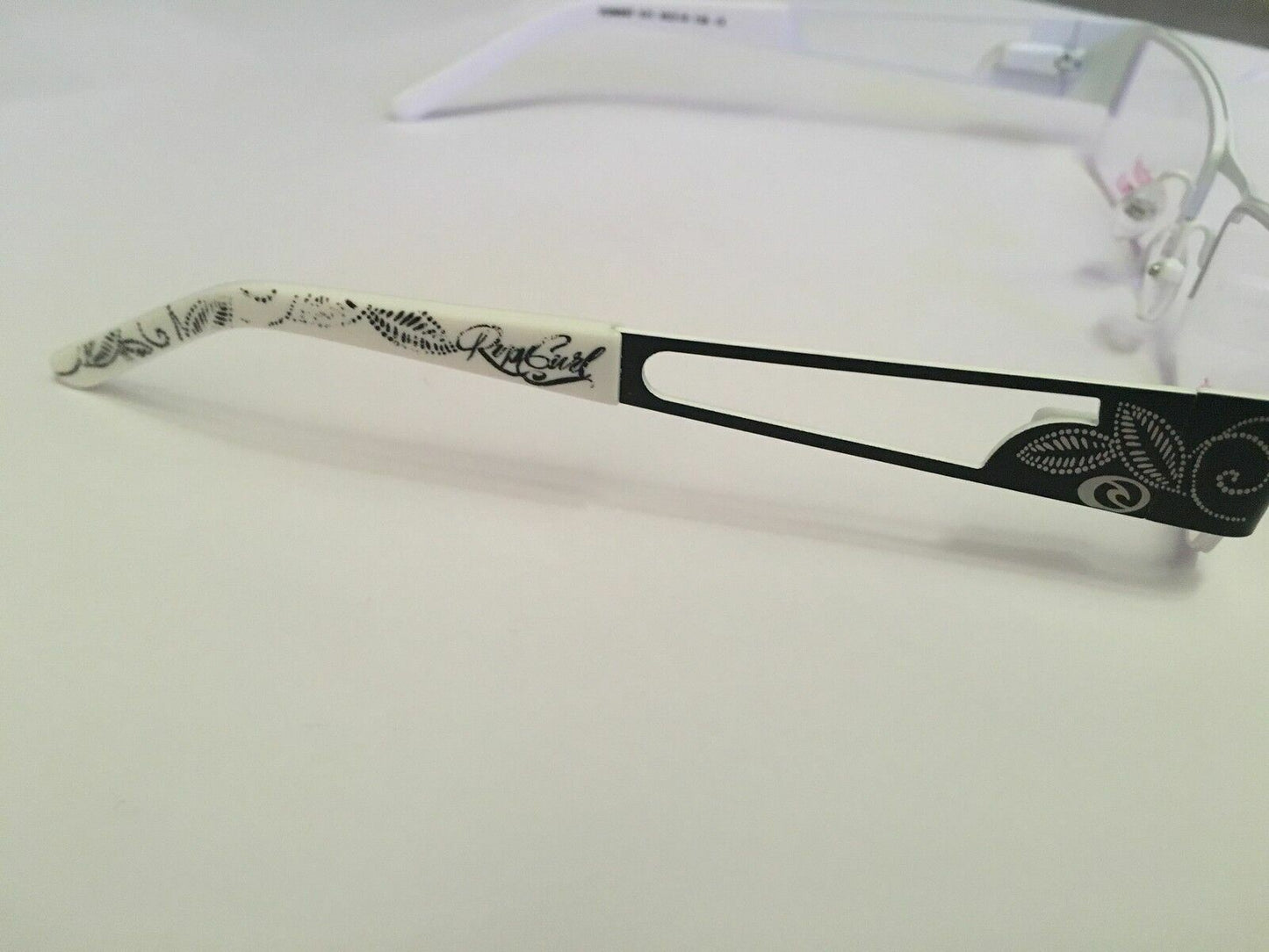 Kids Girls Rip Curl Glasses In Black And White Design VOM007 NEW RRP £79